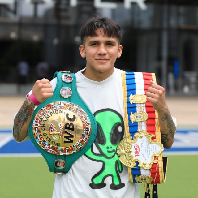 El campeón Jesse "Bam" Rodríguez visitó el norte de Texas para participar en el día de medios previo a su tan esperado combate contra Phumelele Cafu, que se llevará a cabo en The Star, en Frisco, Texas. Durante su visita, Rodríguez compartió sus impresiones sobre el campamento de entrenamiento, su estrategia para la pelea y el entusiasmo que siente por presentarse ante sus fanáticos texanos. 
.
#boxing  #mathcroomboxing  #boxeo #thestarfrisco #bamrodriguez 
.
📸 J.R. / DeportesUNT
